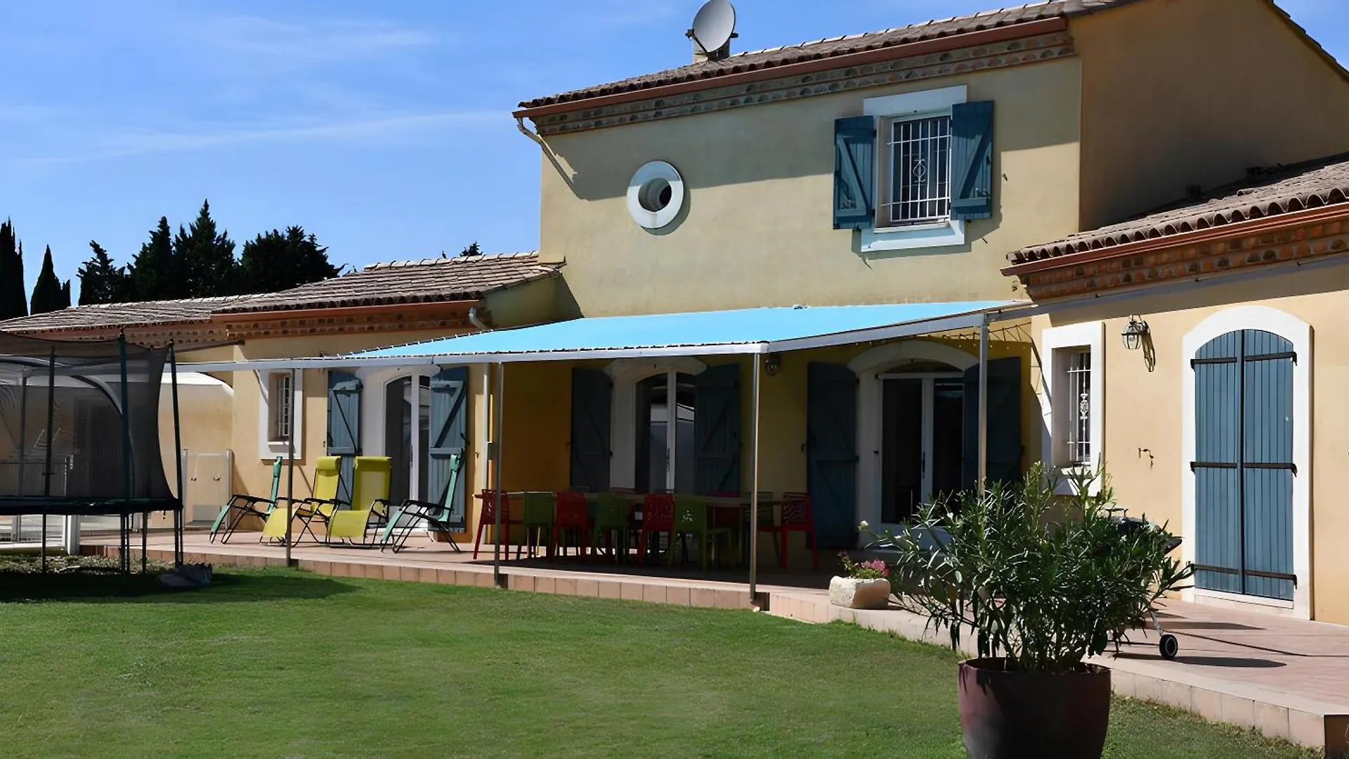 Yana Villa Arles France
