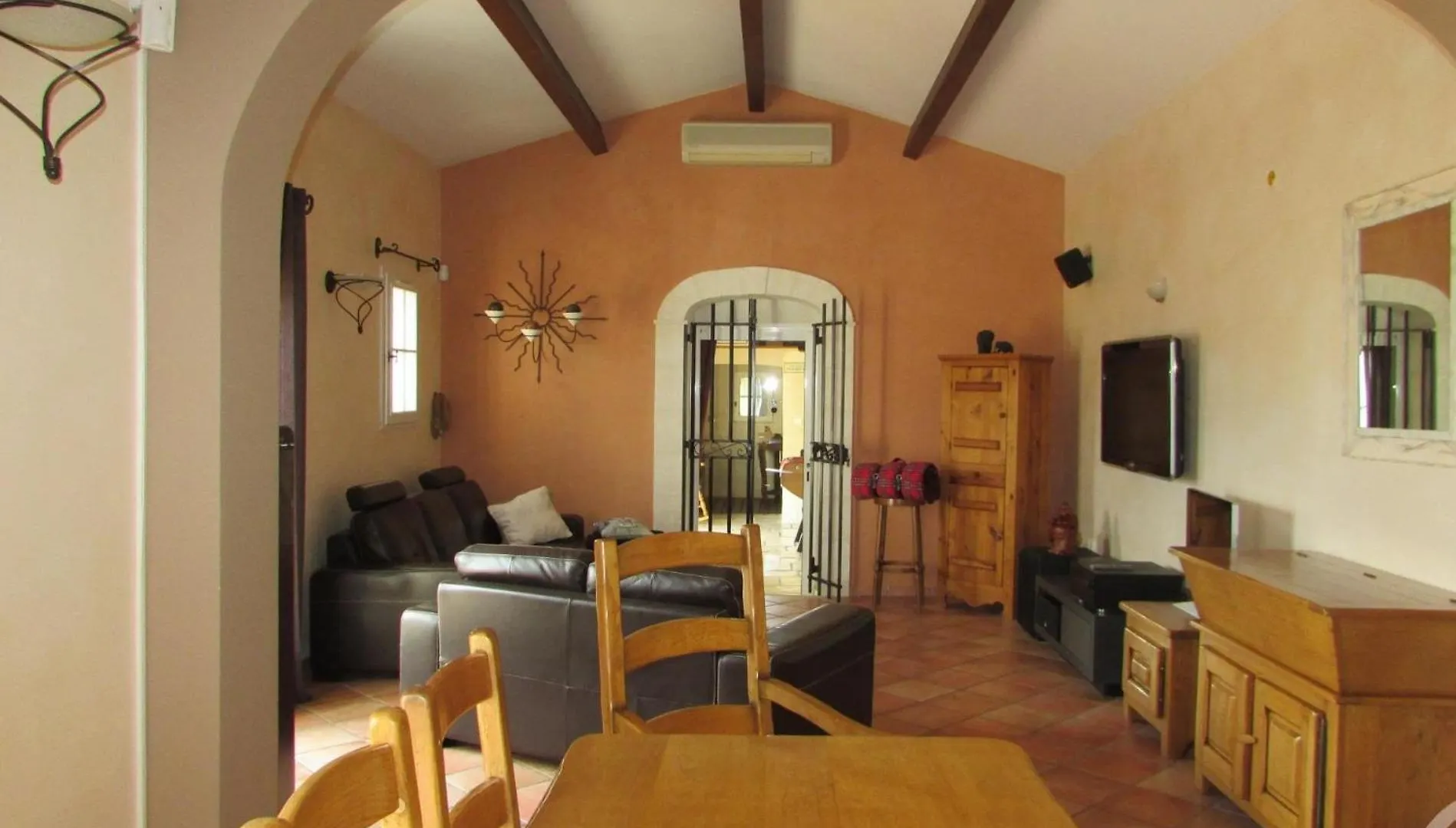 Yana Villa Arles