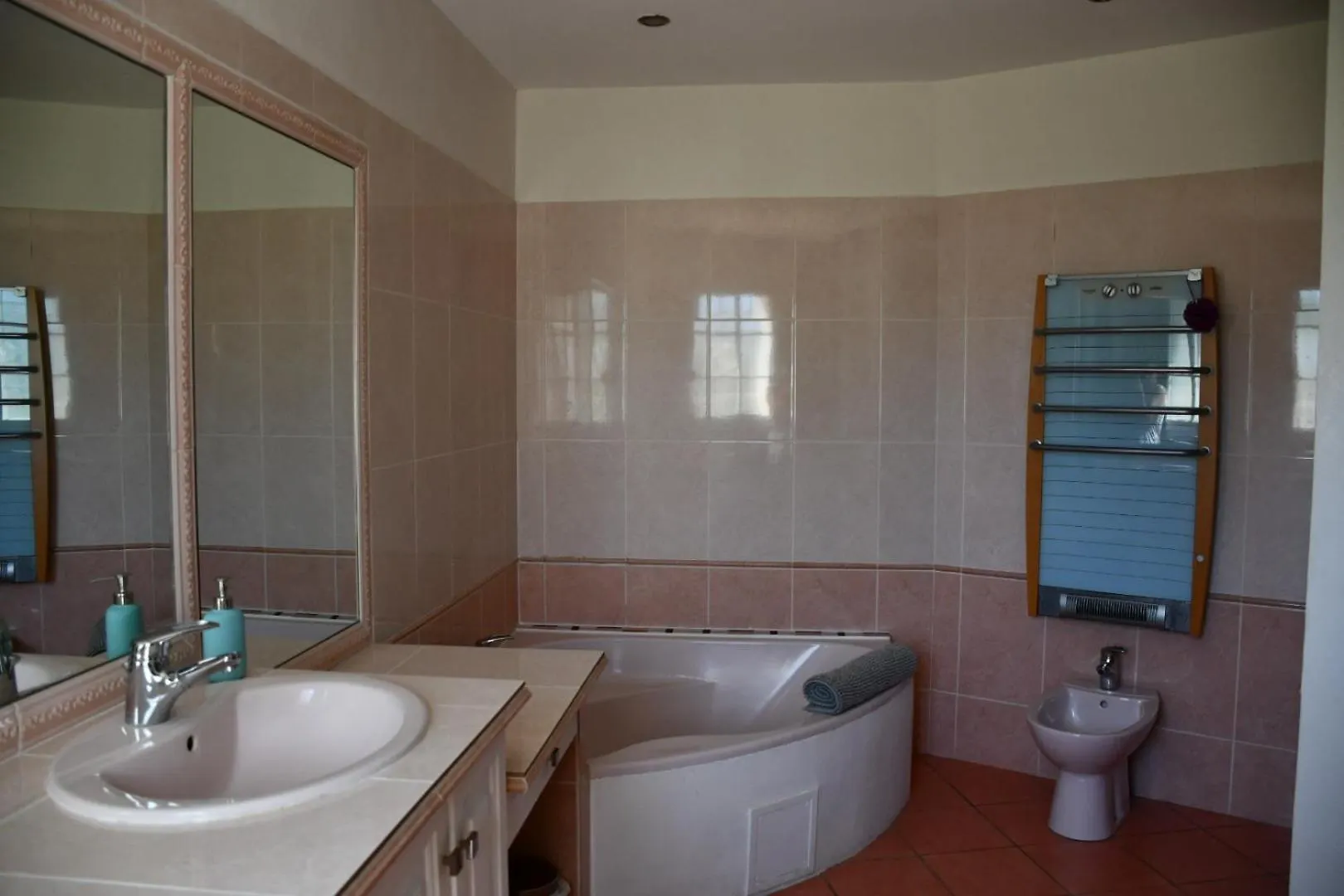 Yana Villa Arles