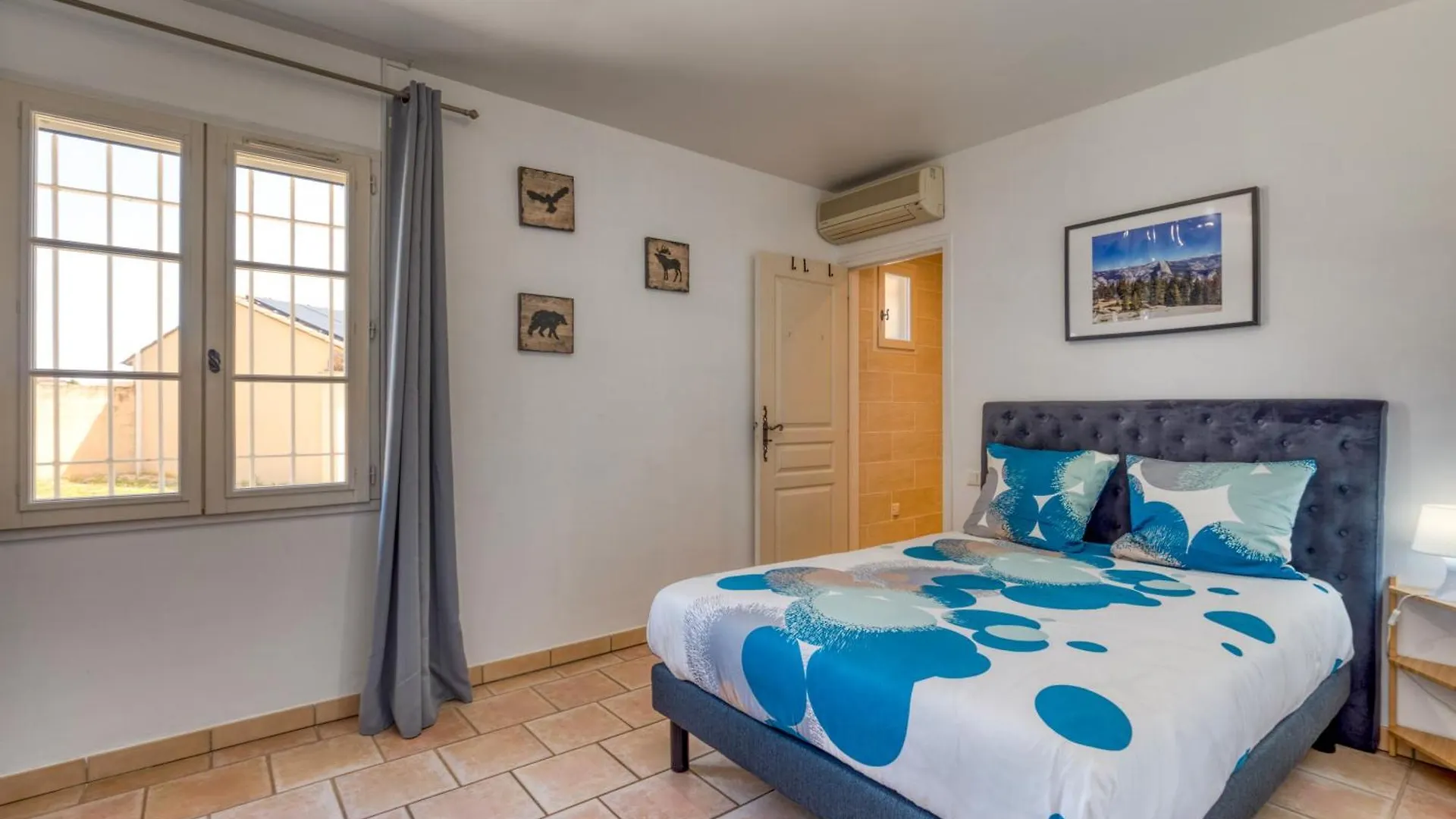 Yana Villa Arles France