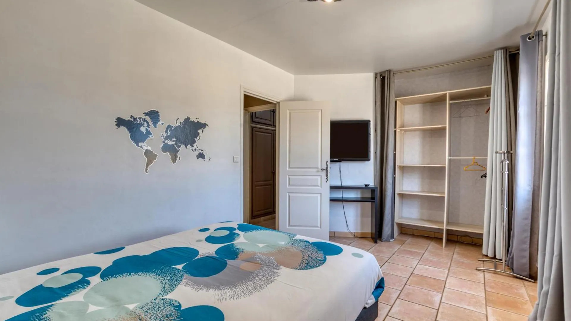 Yana Villa Arles