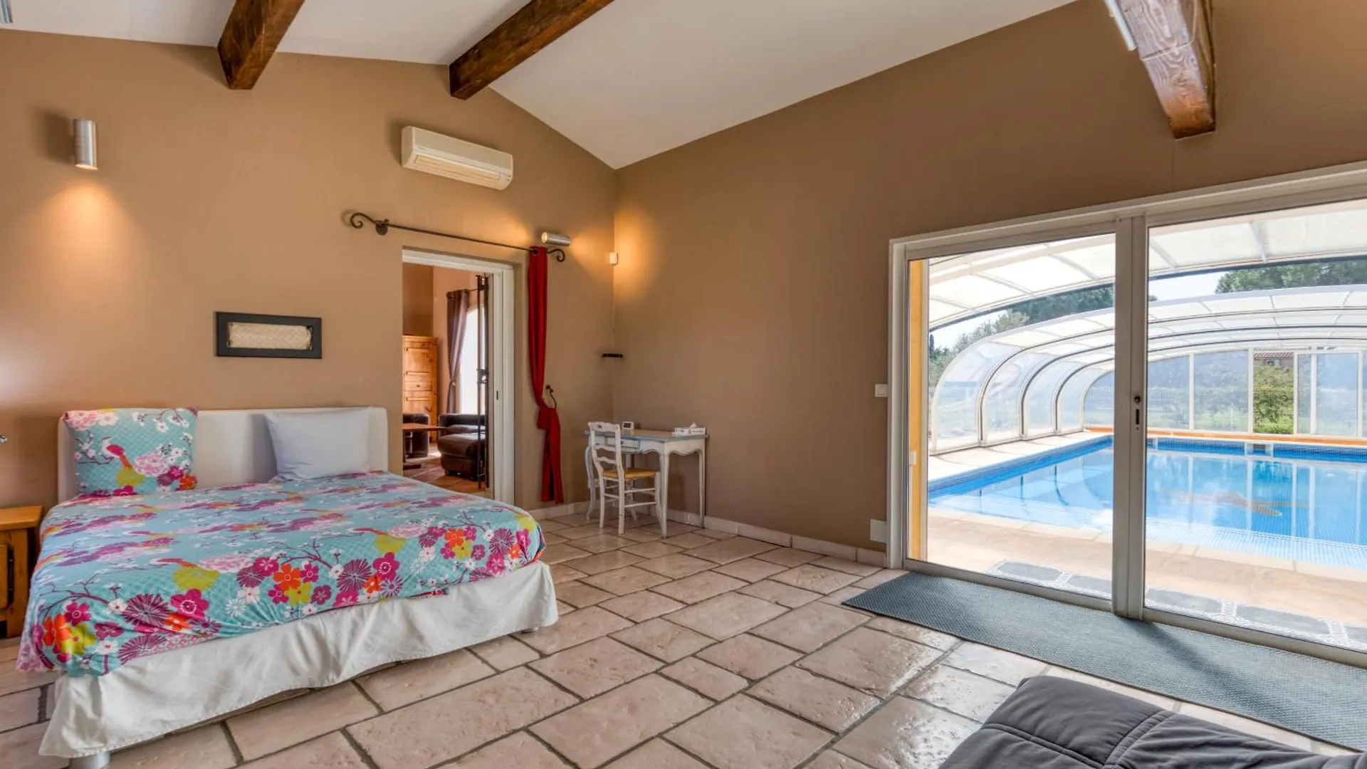 Yana Villa Arles