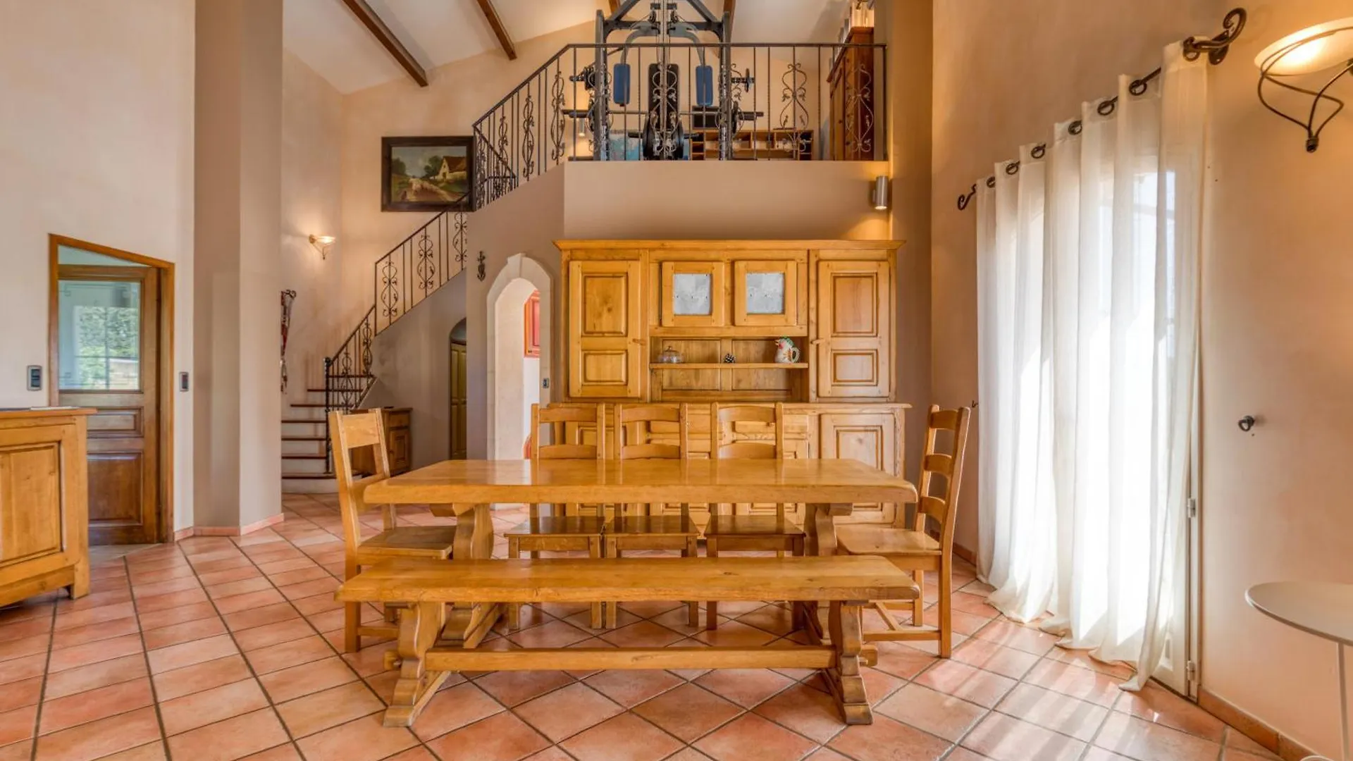 Yana Villa Arles