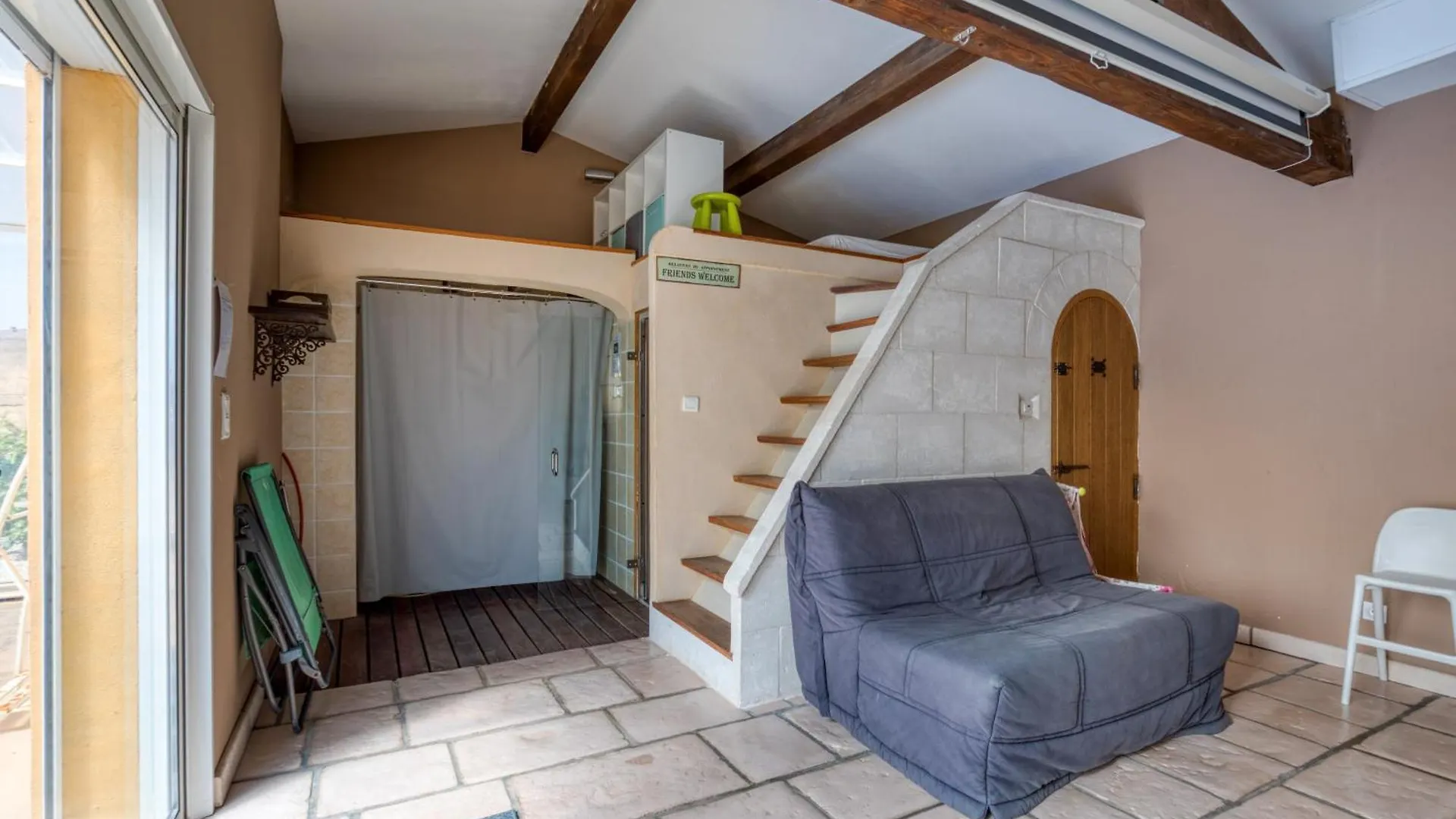 Yana Villa Arles France