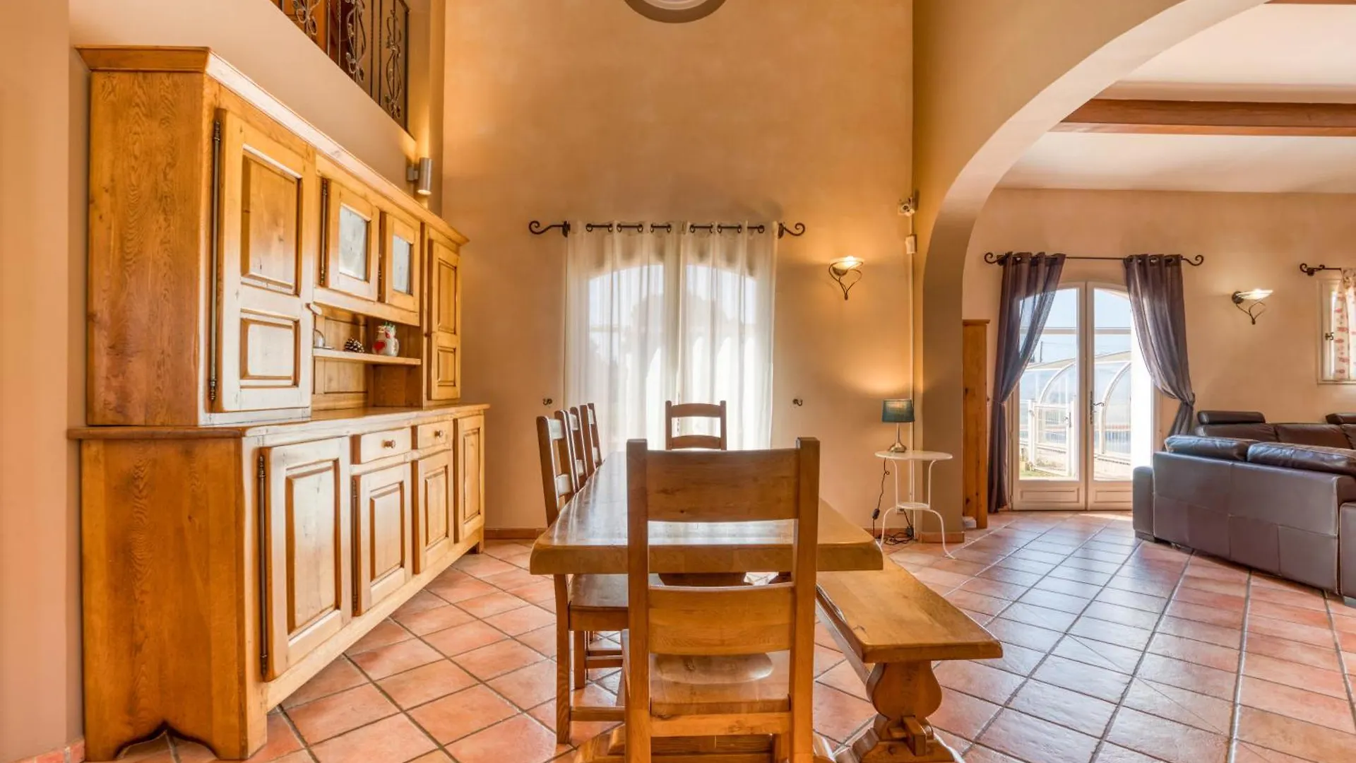 Yana Villa Arles 0*,  France
