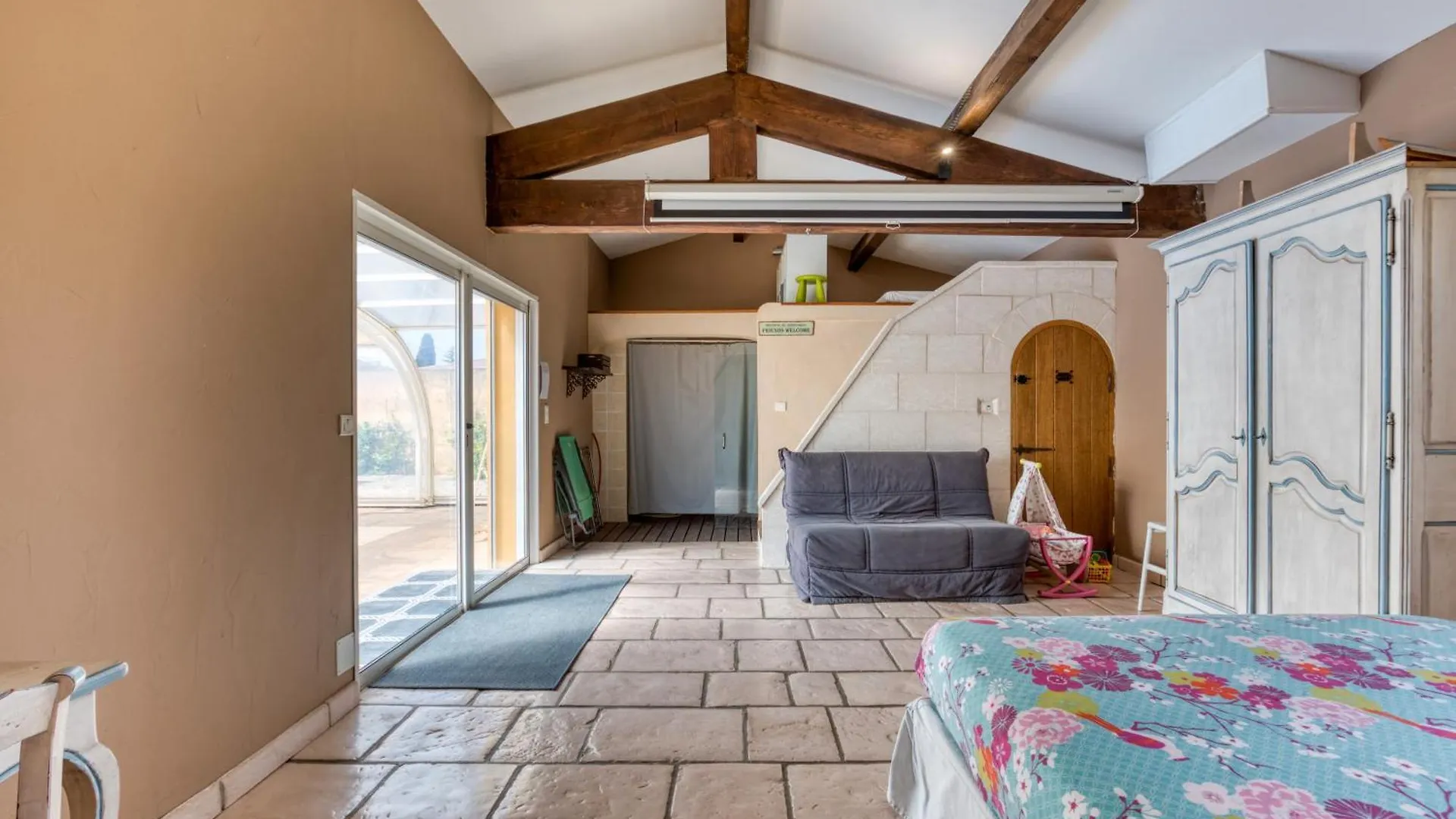 Yana Villa Arles France