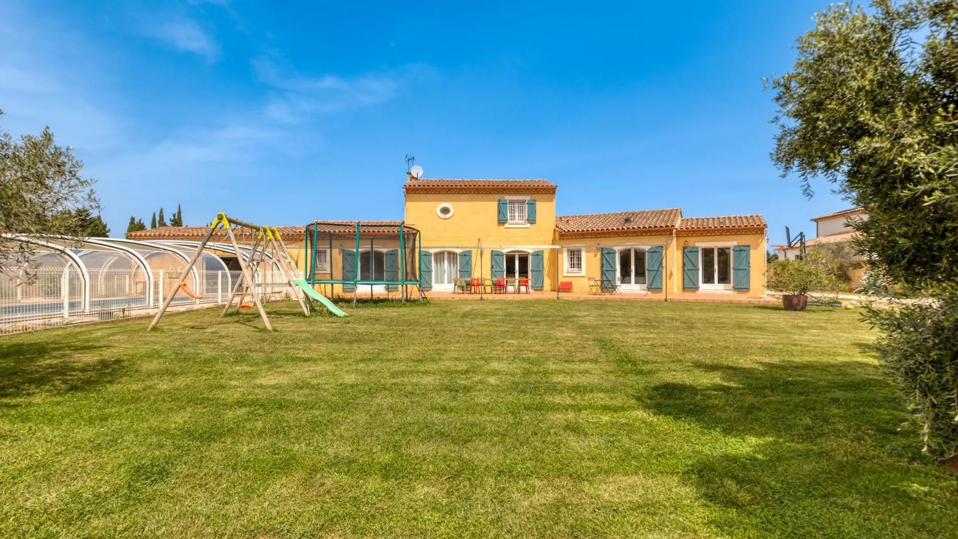 Yana Villa Arles