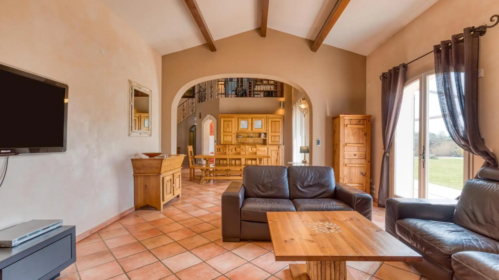 Yana Villa Arles