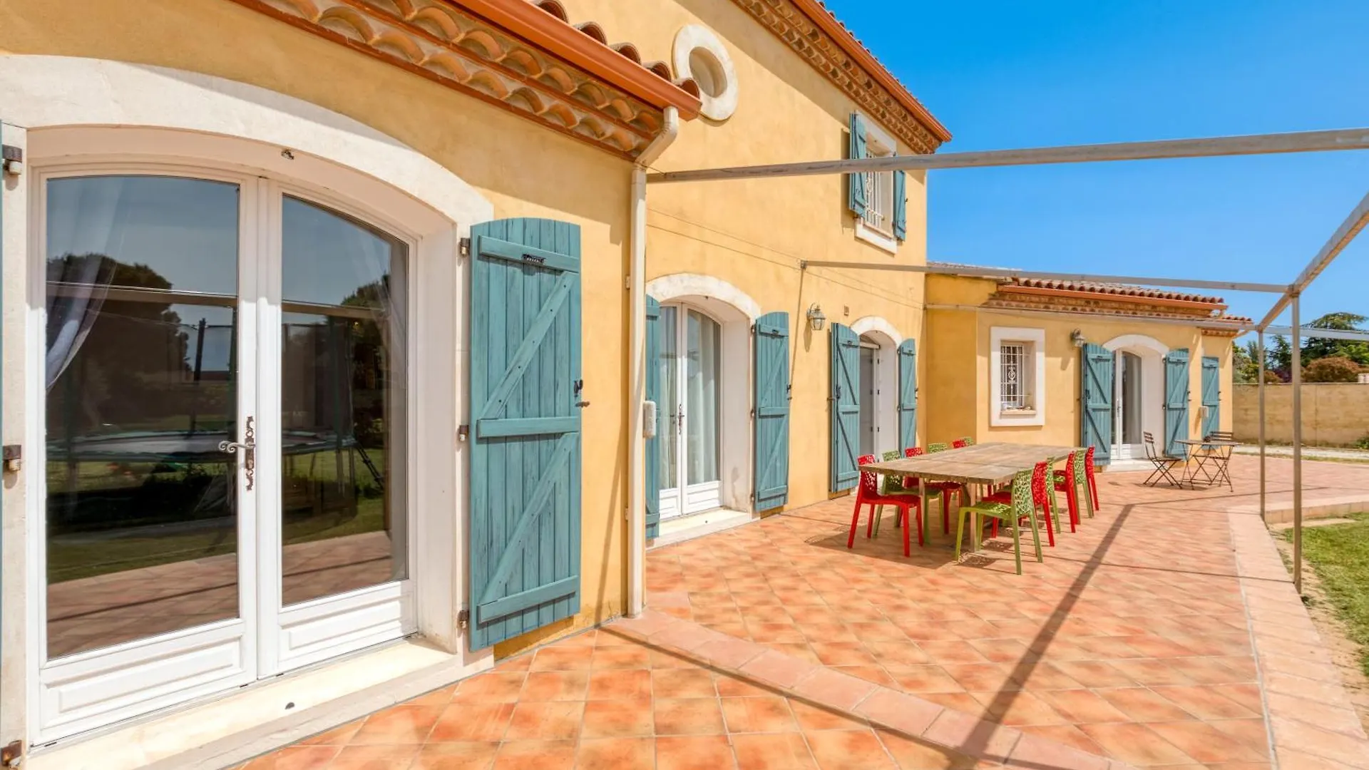 Yana Villa Arles