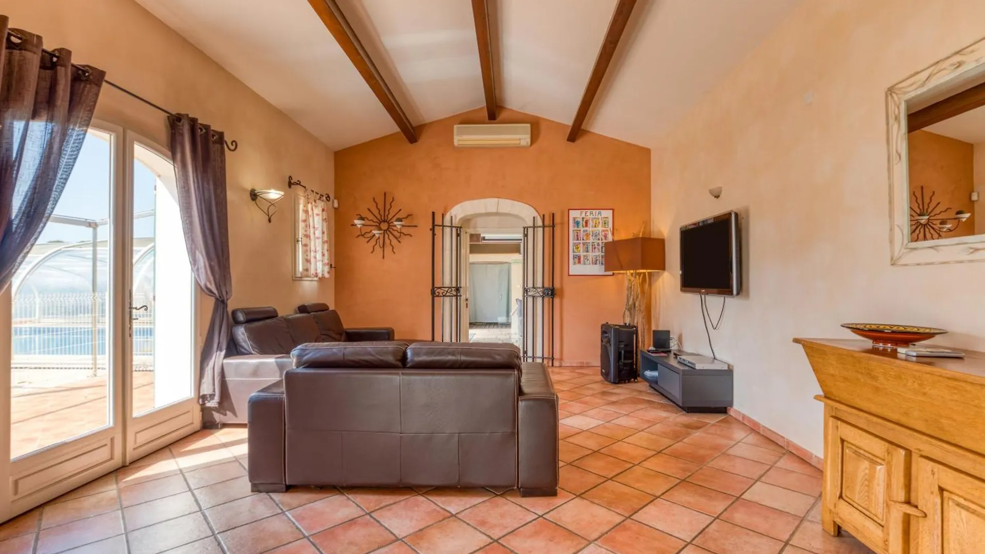 Yana Villa Arles