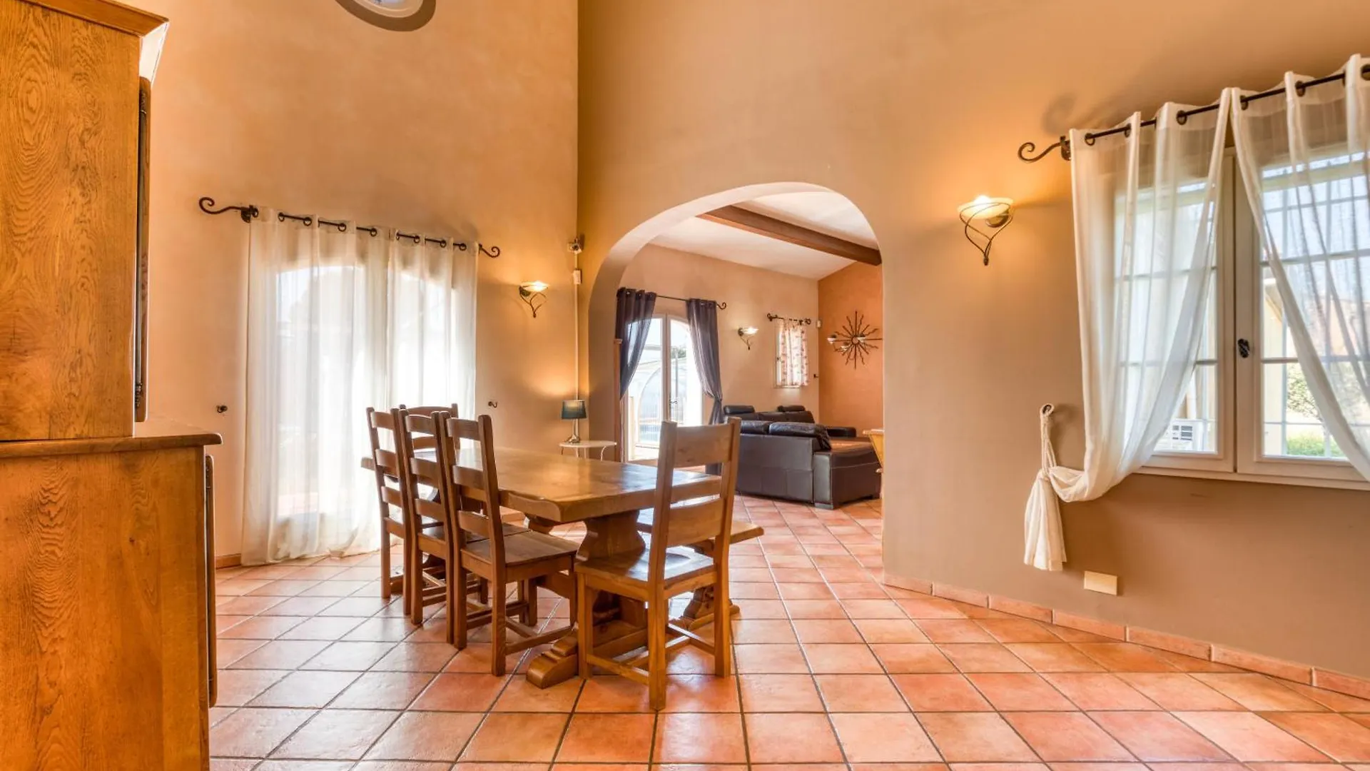 Yana Villa Arles France